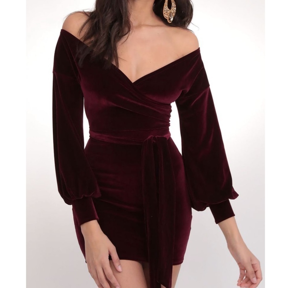 LUCY IN THE SKY Off The Shoulder Wine Velvet Dress